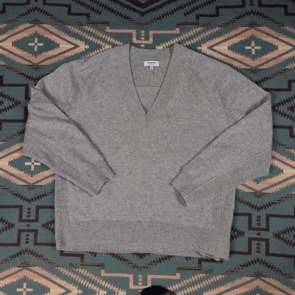 Madewell Cashmere V-Neck Sweater in Light Heather Gray Size Large 24 X 24 1/2